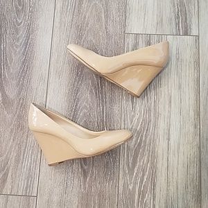 Banana Republic Patent Leather Cream/Tan Wedges